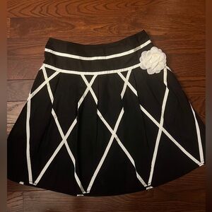 Vintage Y2K Black and White Flower Skirt Women’s Size 3